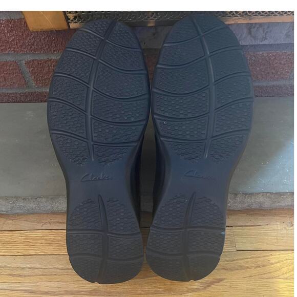 Clarks Leather Loafers, Sz 10 Slip On Shoes, Cushion Support, Academia Basics main image 4